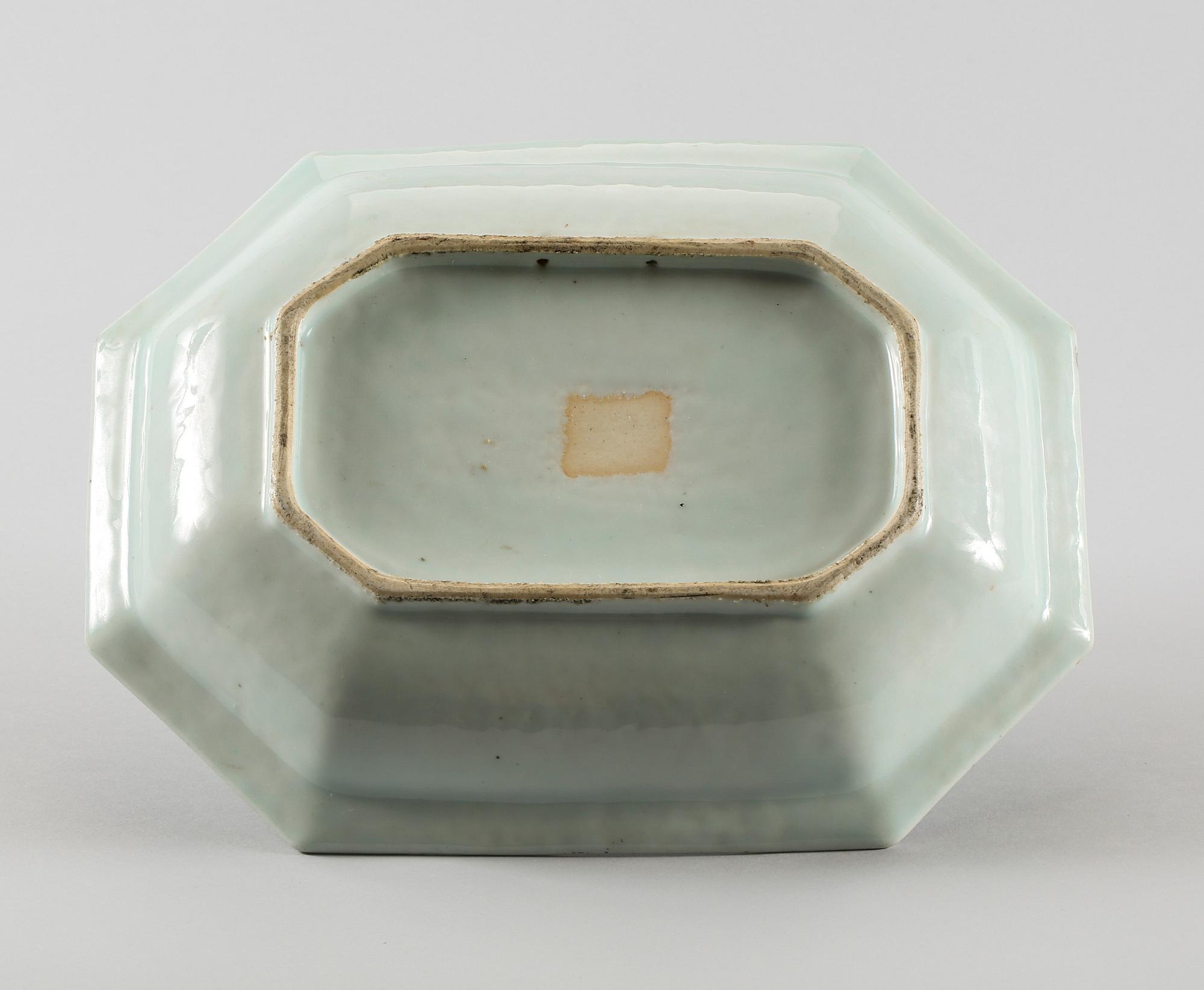 STEKFAT, porslin, Kina, Qianlong(1736-1705).