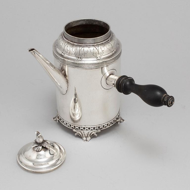 A Swedsih early 20th century silver coffee-pot, mark of Gustaf Mollenborg, Stockholm 1906.