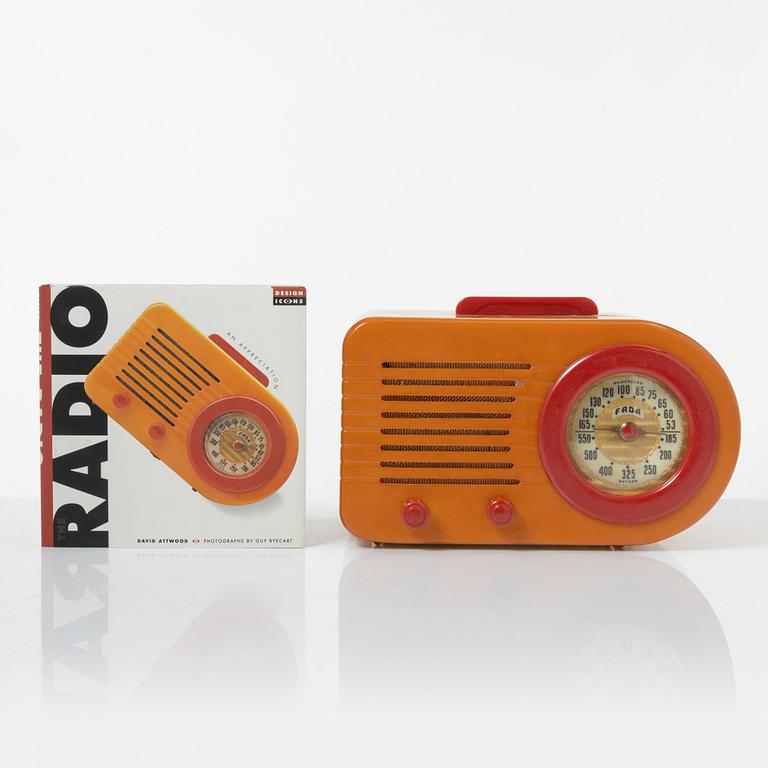 A Fada Streamliner "Bullet" radio model 1000, ca 1945.