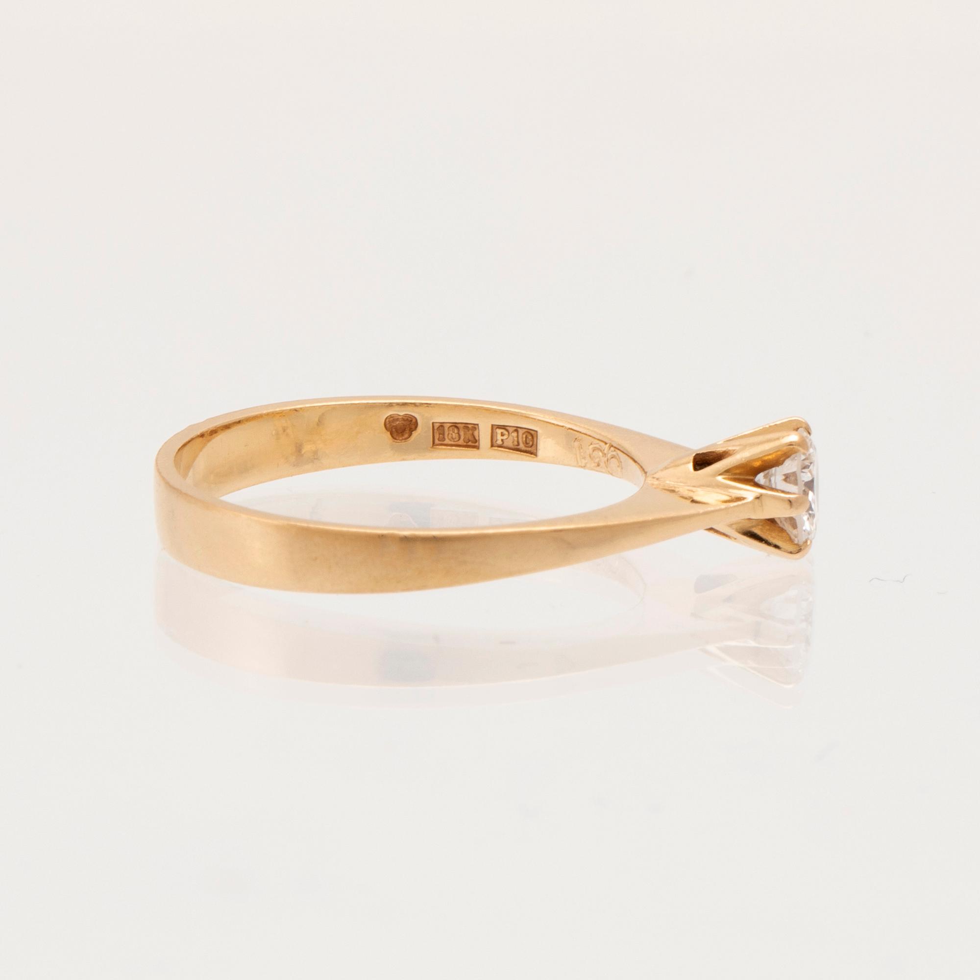 Ring in 18K gold with a round brilliant-cut diamond, Ba Konstgjuteri Södertälje 1989.