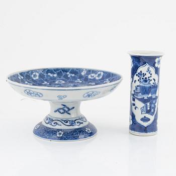 Seven pieces of porcelain, China, 18th-20th century.