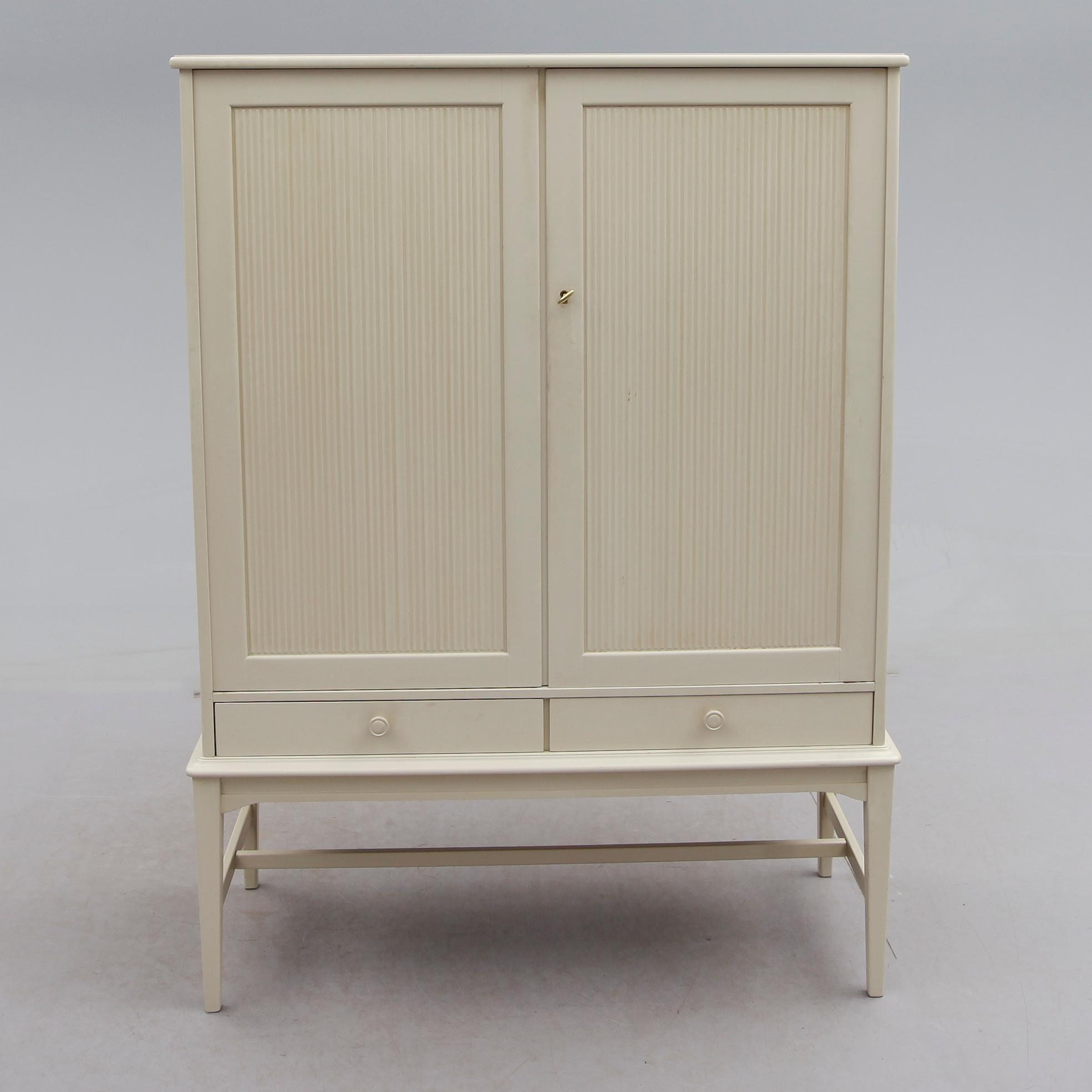 KLÄDSKÅP, gustaviansk stil, Svante Skogh, 1900-talets andra hälft.
