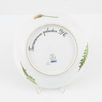 A Royal Copenhagen 'Flora Danica' serving dish, Denmark, 20th century.