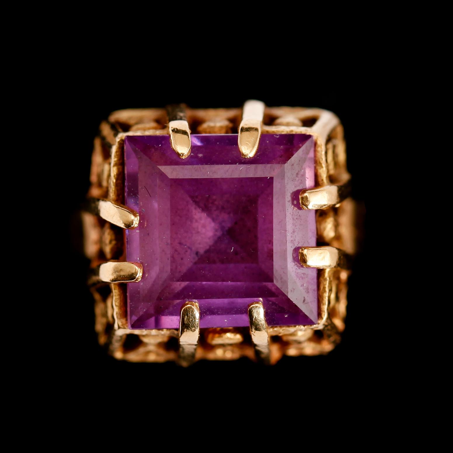 RING, 18 k guld, ametist. Total vikt ca 6 g.