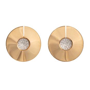 454. A pair of 18K gold Trudel earrings set with round brilliant-cut diamonds.