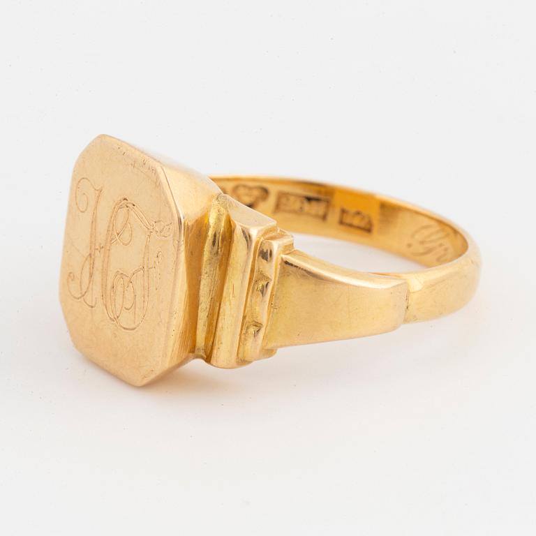 KLACKRING, 20K guld med monogram.