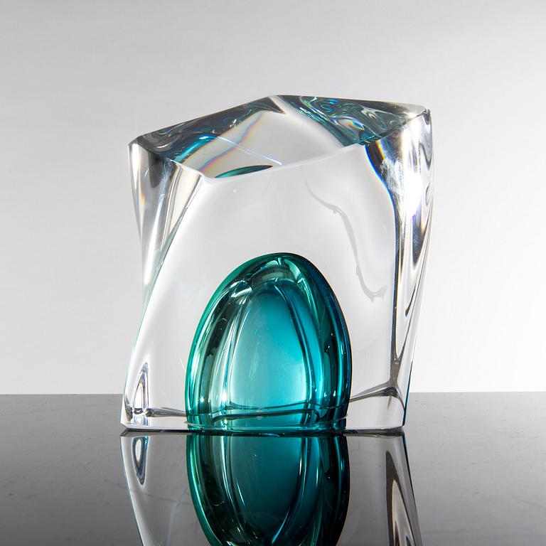 A Göran Wärff glass sculpture, Kosta Boda.