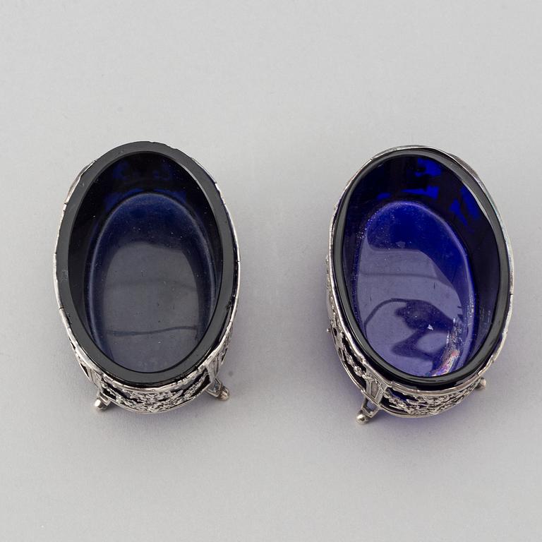 Andre-Alexandre Guignard, saltkar, ett par, silver, Paris 1783.