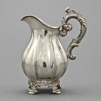 GRÄDDKANNA, silver, Otto Wilhelm Kjellberg, Västerås, 1867. Vikt 105 g.
