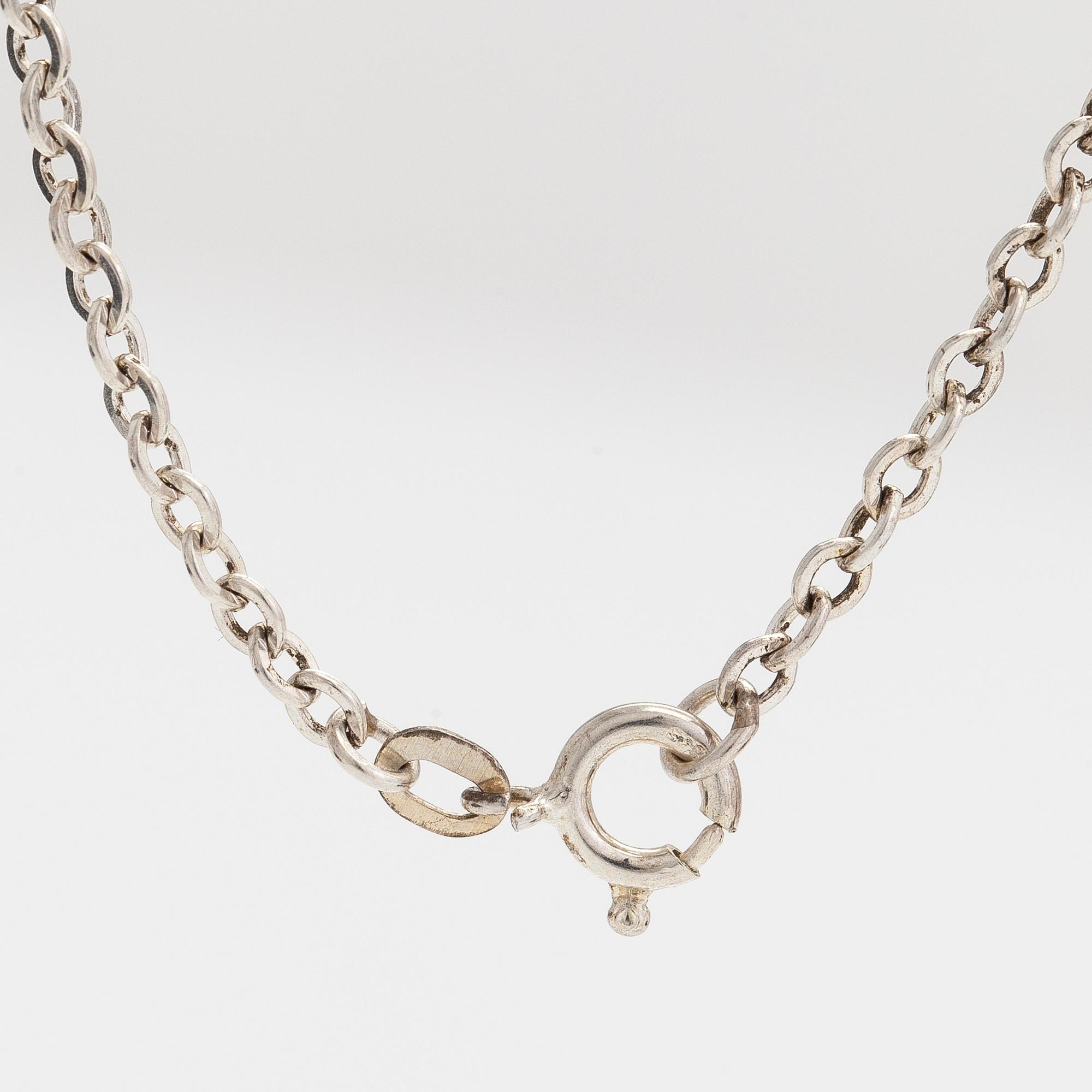 Tapio Wirkkala, halsband "Päron", sterlingsilver. Kultakeskus, Tavastehus 1975.