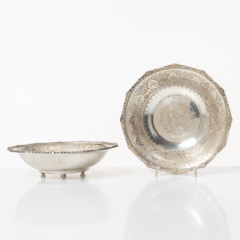 Skålar, två stycken, silver, Persien (Iran), 1900-tal.