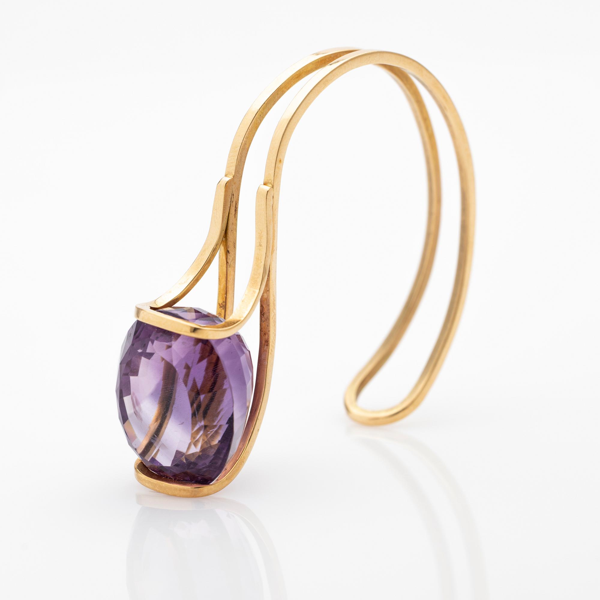 Elon Arenhill, Armring, 18K gold with amethyst, Malmö, 1985.