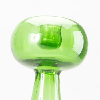 VASER/LJUSSTAKAR, ett par, grönt glas.