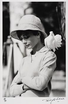 Terry O'Neill, "Audrey Hepburn with Dove, St Tropez", 1967.