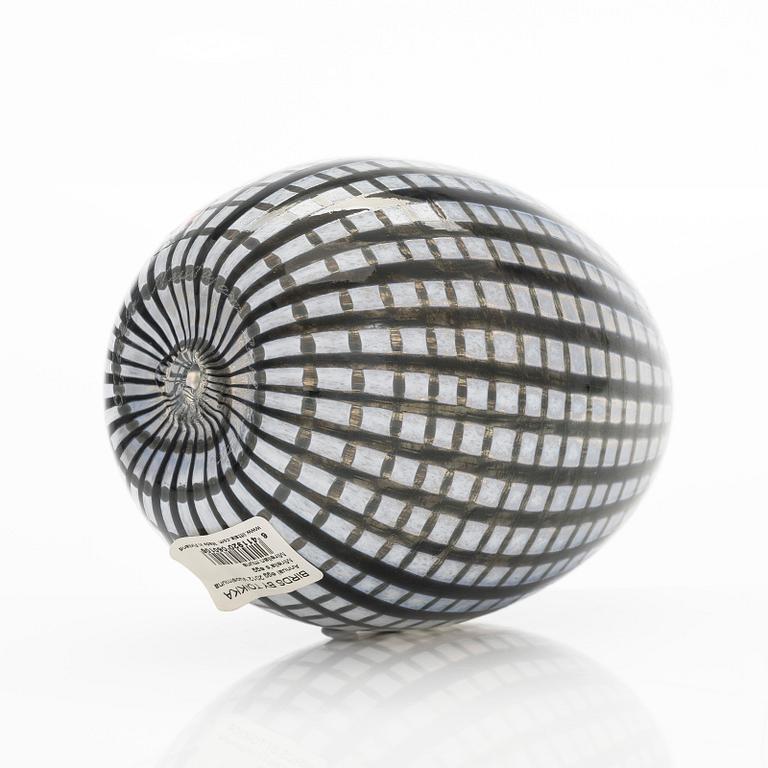 Oiva Toikka, An annual egg, 'Mirella's egg',  signed O. Toikka Nuutajärvi 2012, 65/750.