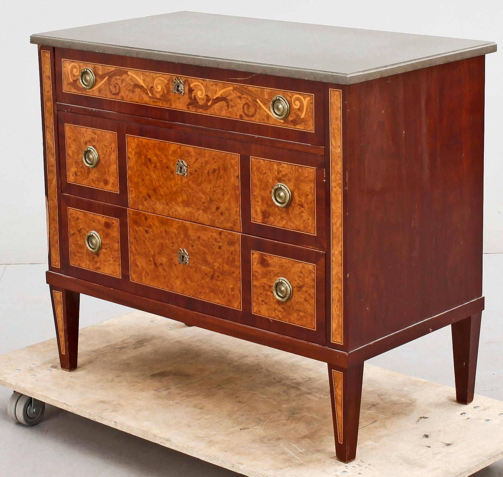 BYRÅ, gustaviansk stil, 1940-tal.