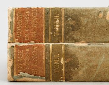BOK, vol I-II, "Voyage dans les Montagnes de L´Ecosse et Dans les Isles Hébrides" av John Knox, Paris 1790.