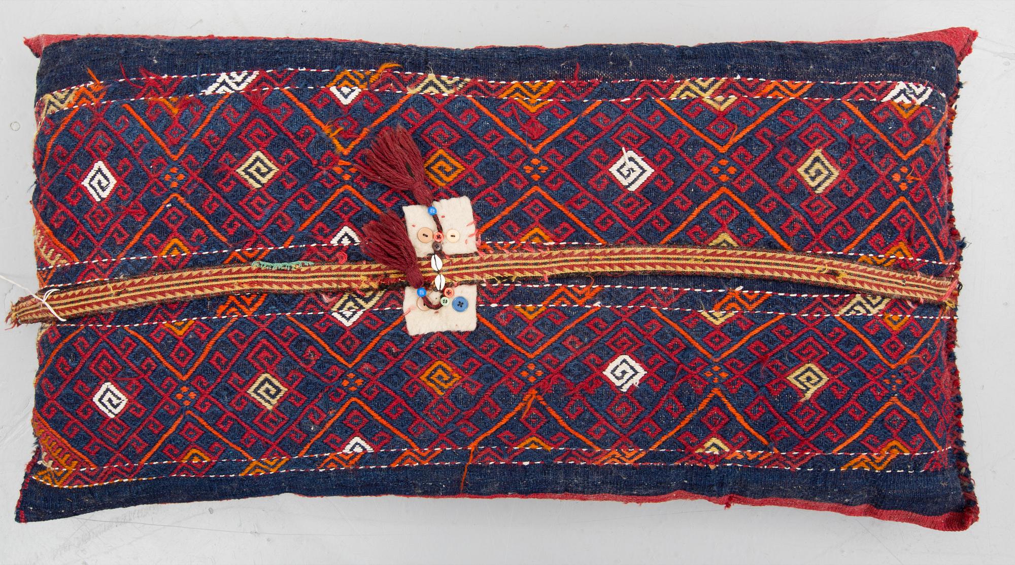 KUDDE, Old orientalisk, ca 120 x 64 cm.