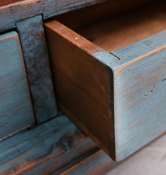 HÄNGSKÅP, 1800-talets första hälft.