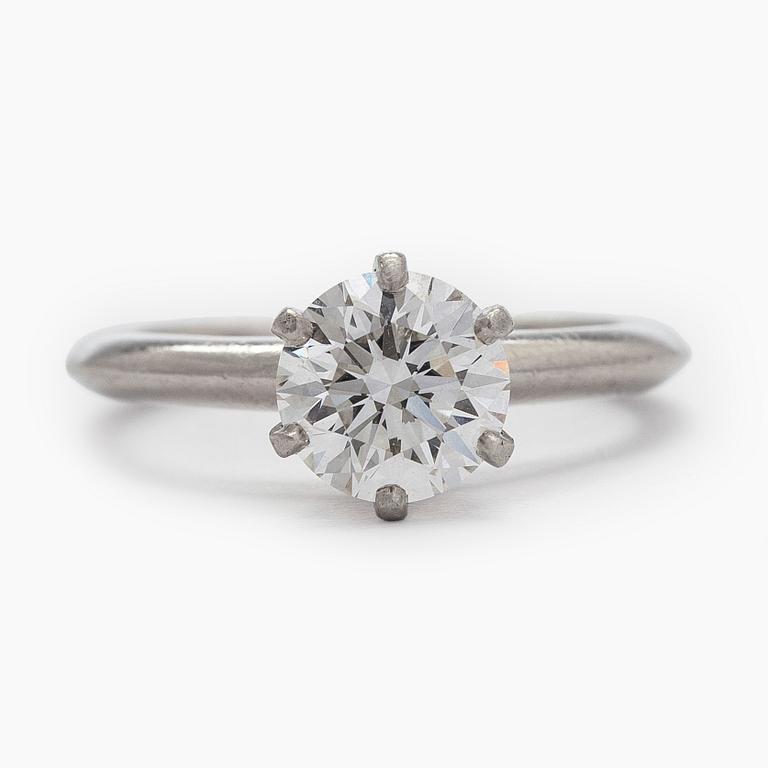Tiffany & Co, a platinum ring with a brilliant-cut diamond 1.53 ct. With certificate.