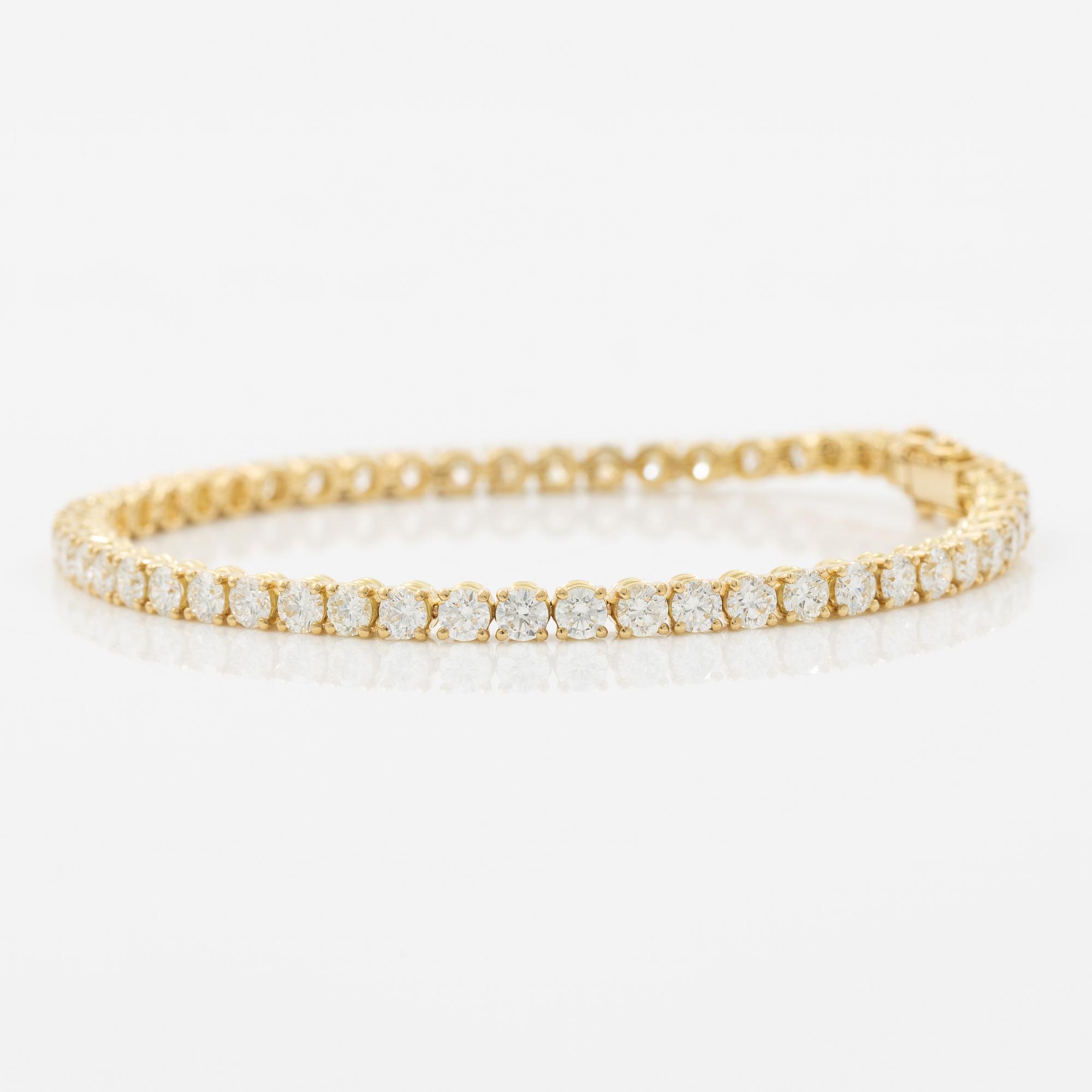 Tennis bracelet in 18K gold with round brilliant-cut diamonds.