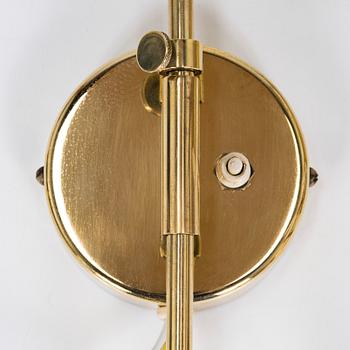 Paavo Tynell, a mid-20th century '9459,' wall light for Taito.