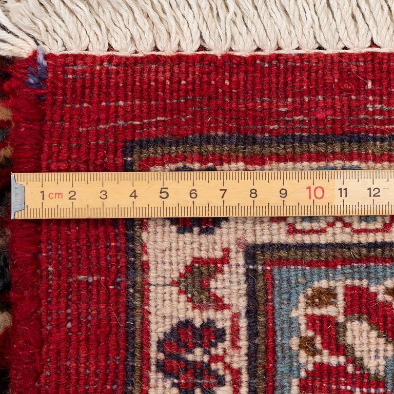 Carpet, Sarouk, approx. 334x246 cm.