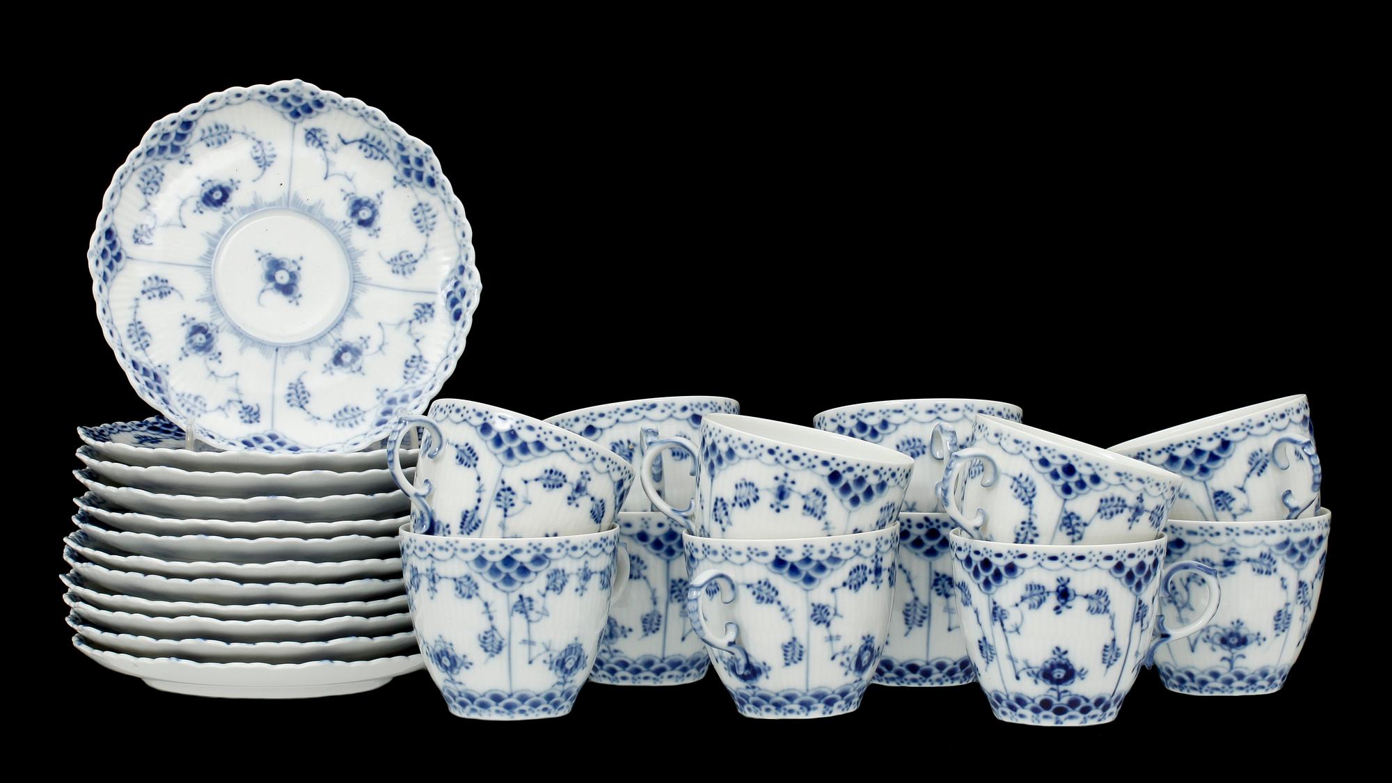 KAFFESERVIS, 29 delar, porslin, "Musselmalet", Royal Copenhagen, Danmark.