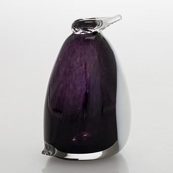 Oiva Toikka, a 'Penguin' glass bird, signed O. Toikka Nuutajärvi.