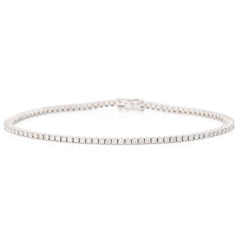 Tennisarmband 18K vitguld med briljantslipade diamanter.