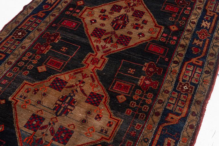 An Oriental rug, c. 282 x 154 cm.