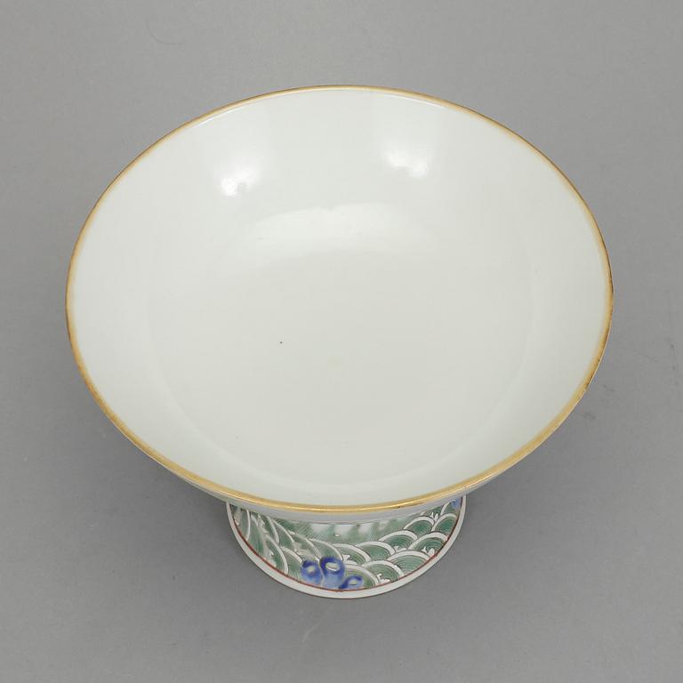 SKÅL PÅ FOT, porslin, Kina, 18/1900-tal.