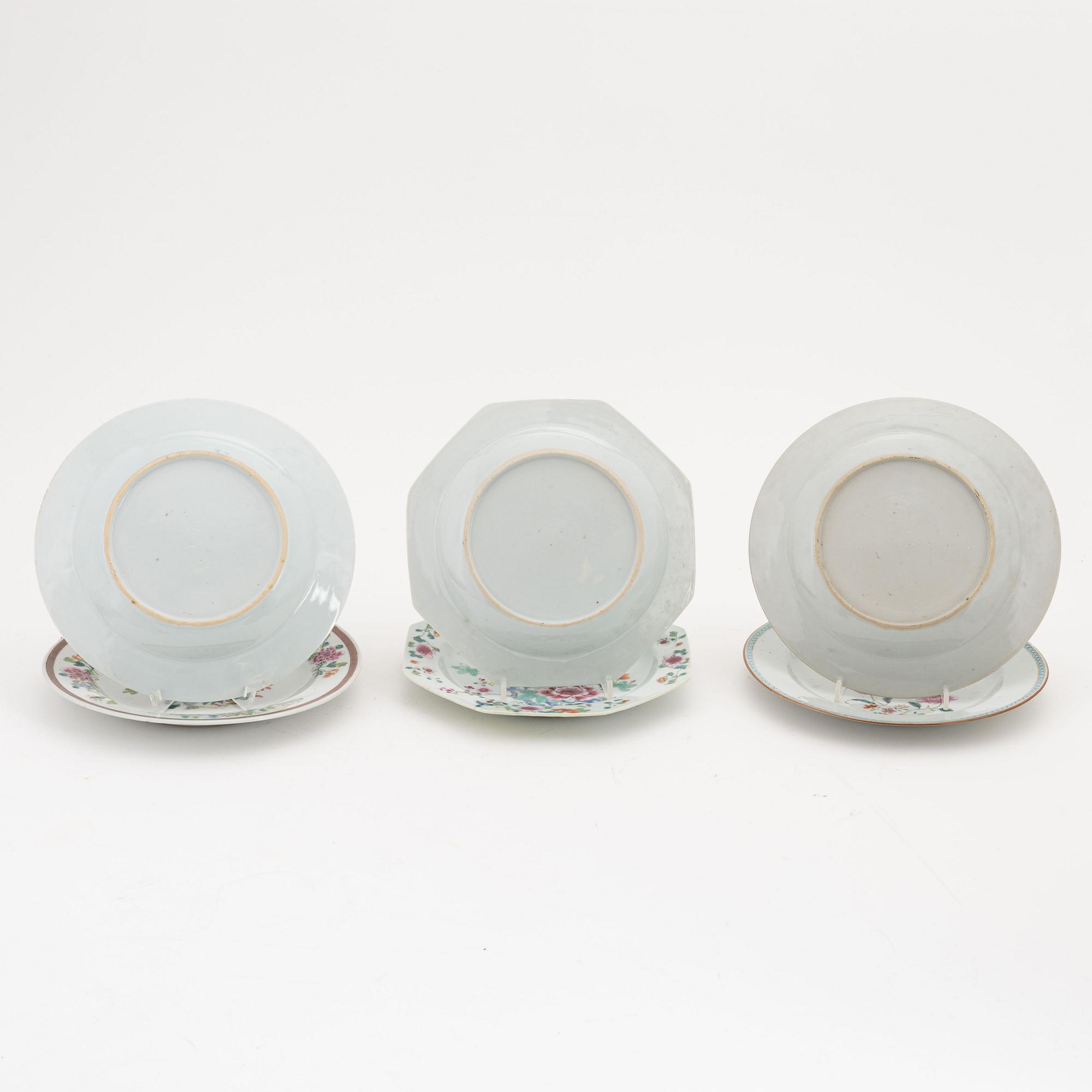 Tallrikar, sex stycken (2+2+2), porslin, Kina, Qingdynastin, Qianlong (1736-95).