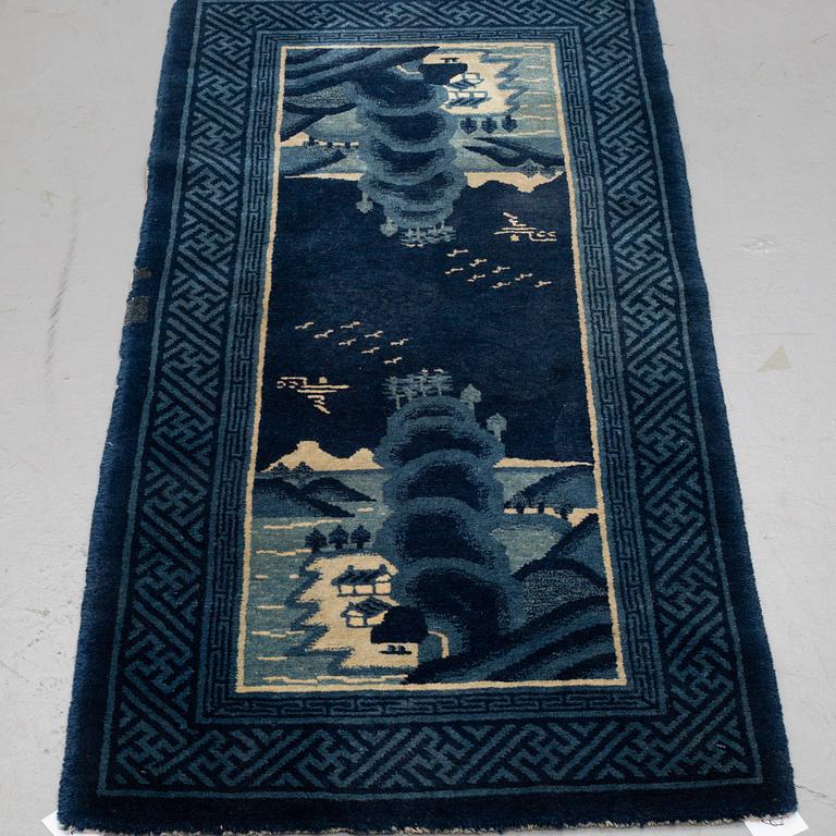 A RUG, semi-antique Baotou, China, ca 137 x 67 cm.