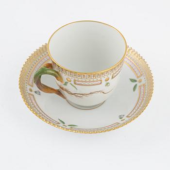 Kopp med fat, "Flora Danica", Royal Copenhagen, Danmark, 1992-99.