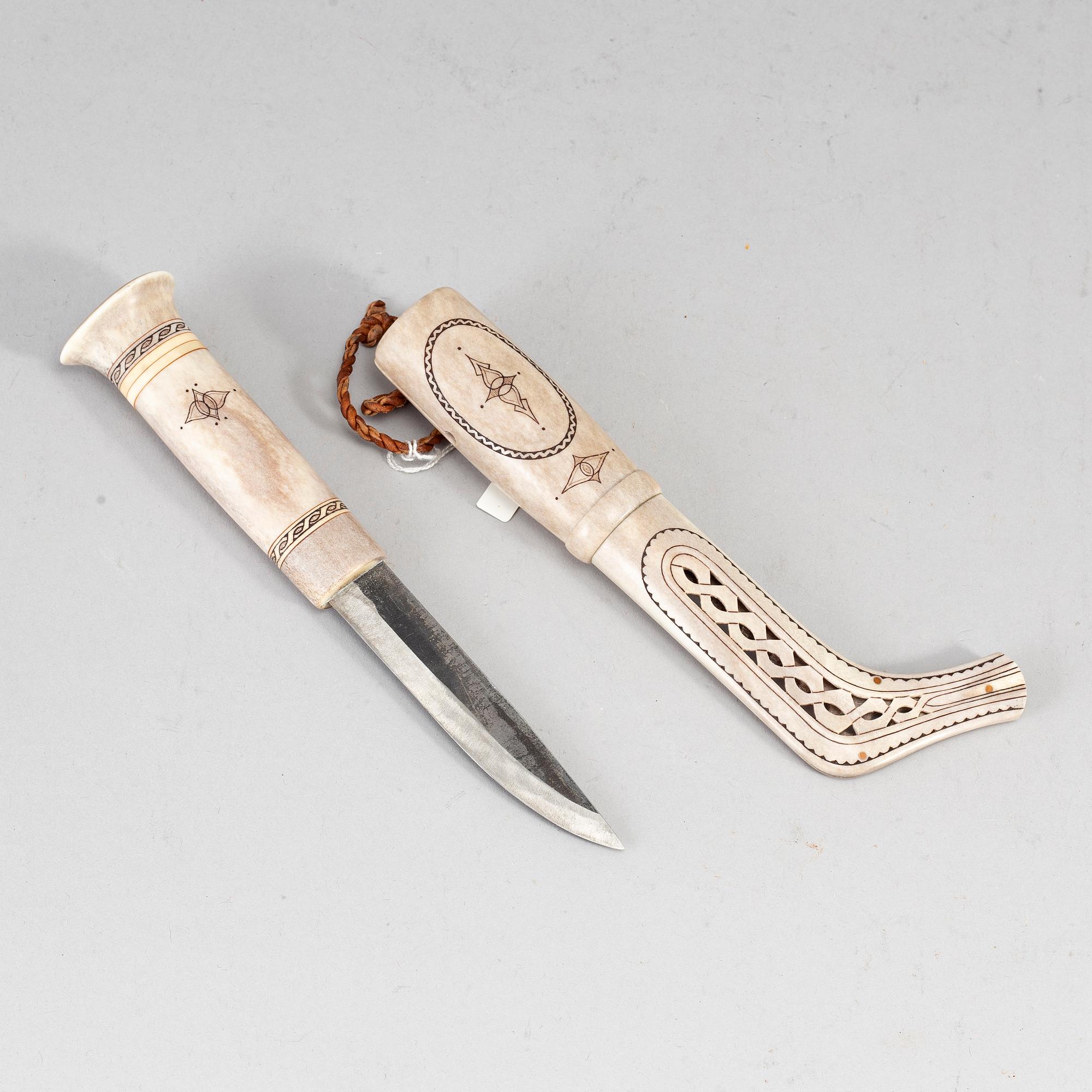 ROLAND LUNDBERG, a Sami reindeer horn knife, piteå, signed.