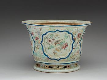 YTTERFODER, porslin. Sen Qing dynastin.