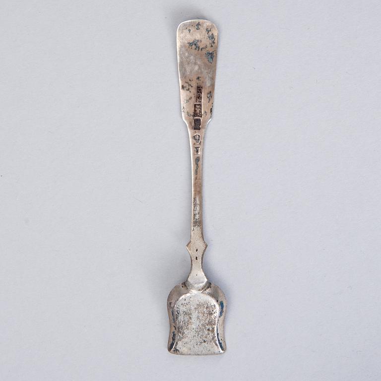 SUOLAKKO, hopeaa ja lasia, kustavilainen, Carl Gustaf Blomborg, Tukholma, 1800-luvun alku. Hopeapaino 60 g.
