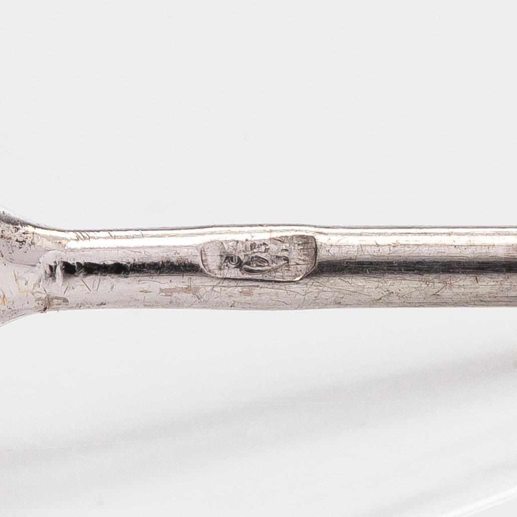 Korvakorut, yksikiviset, 18K valkokultaa ja briljanttihiottuja timantteja yht. 2.04 ct.