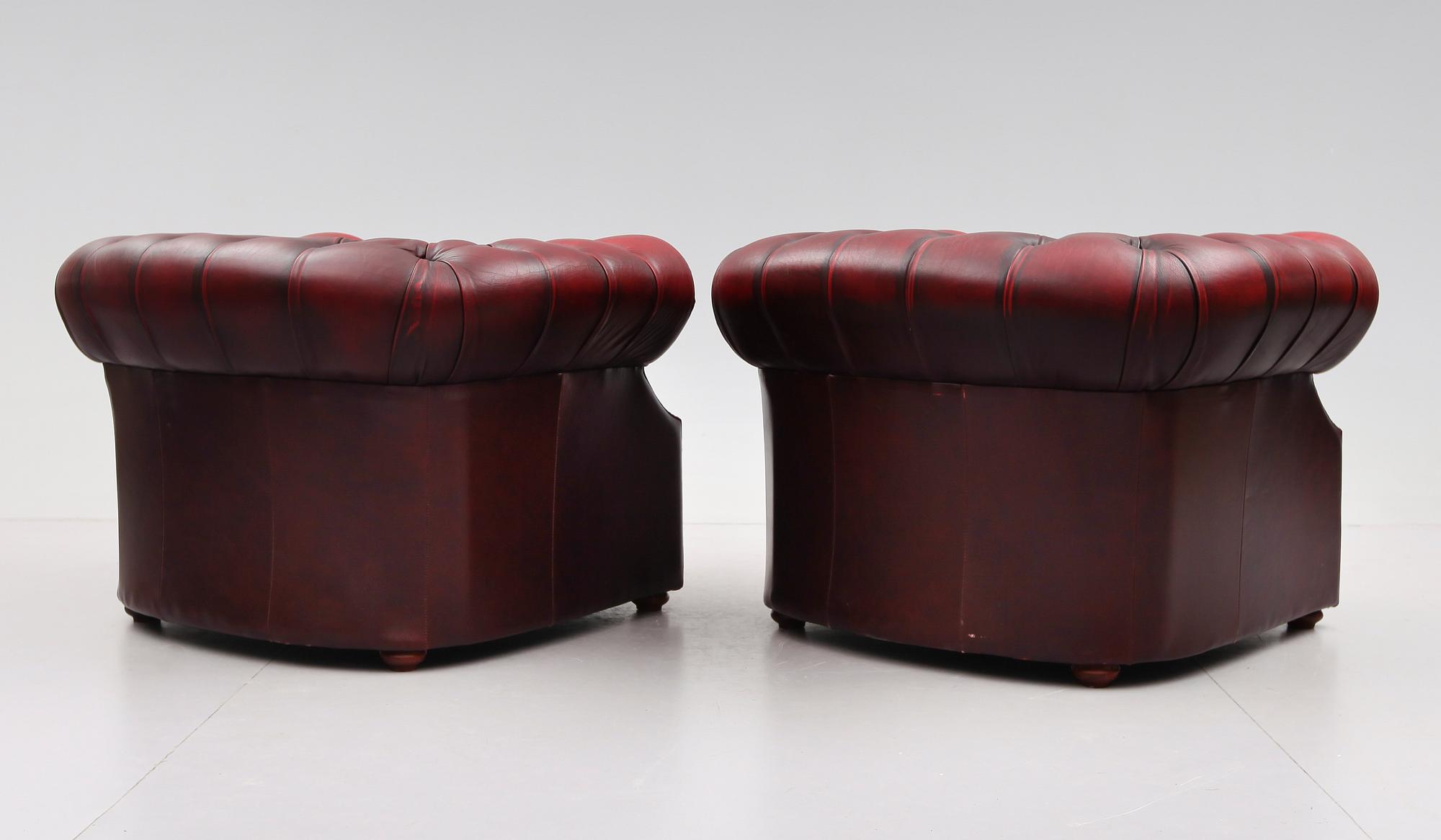 FÅTÖLJER, 1 par, Chesterfieldmodell, 1900-talets andra hälft.