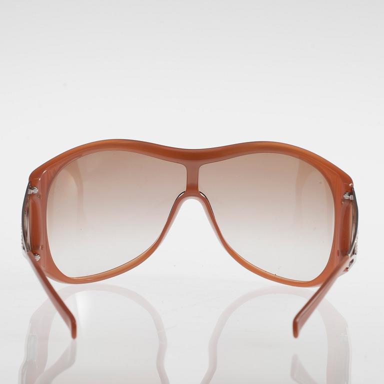 SOLGLASÖGON, Yves Saint Laurent.