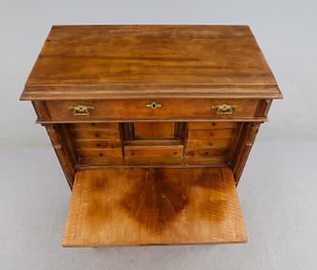 CHIFFONJÉ, 1800-talets andra hälft.