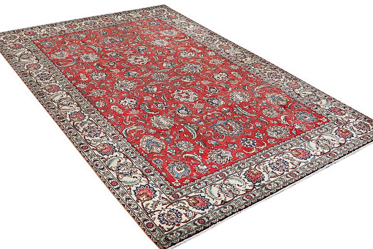 A Tabriz carpet, c. 347 x 225 cm.