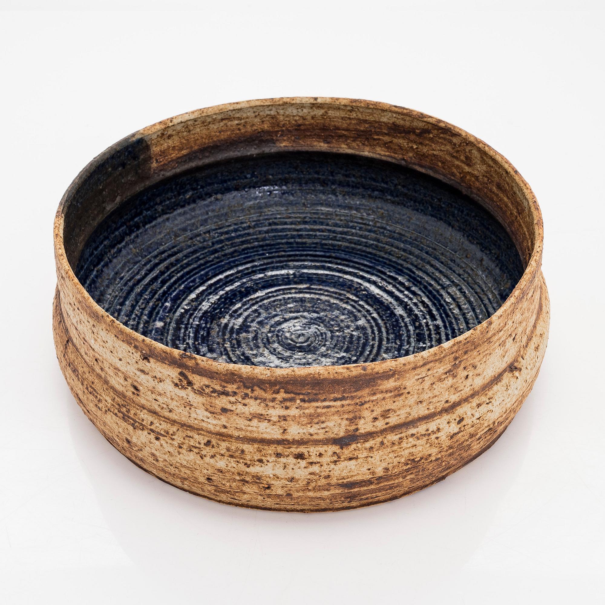 Raija Tuumi, skål, chamotterat stengods, signerad RT ARABIA 1970.