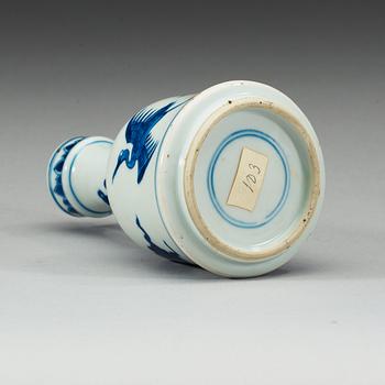 A blue and white bottle flask, Qing dynasty, Kangxi (1662-1722).