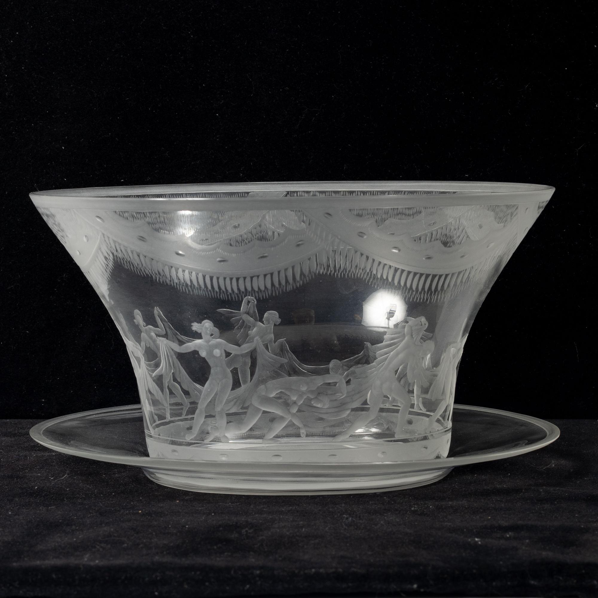 Simon Gate, a bowl on stand, 'Slöjdansen', Orrefors, 1930.