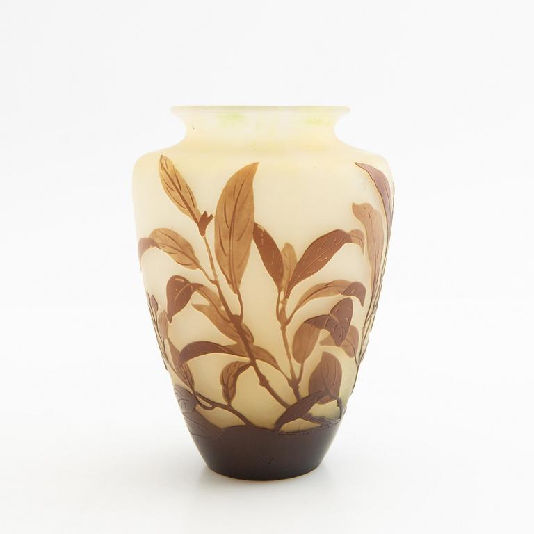 Emile Gallé, Vas signerad, överfång.