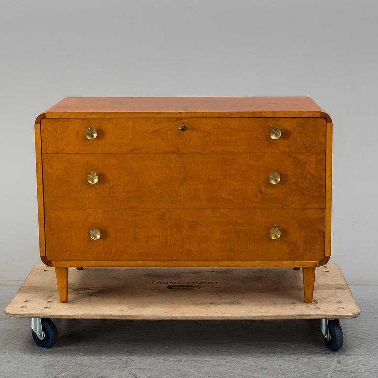 A 1940s chest of drawers.