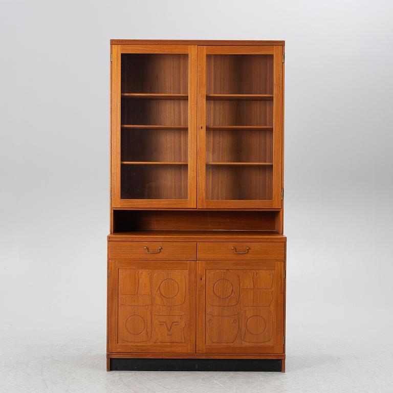 Yngve Ekström, vitrinskåp, "Krus", AB Westbergs Möbler, Tranås,modellen  formgiven 1955.