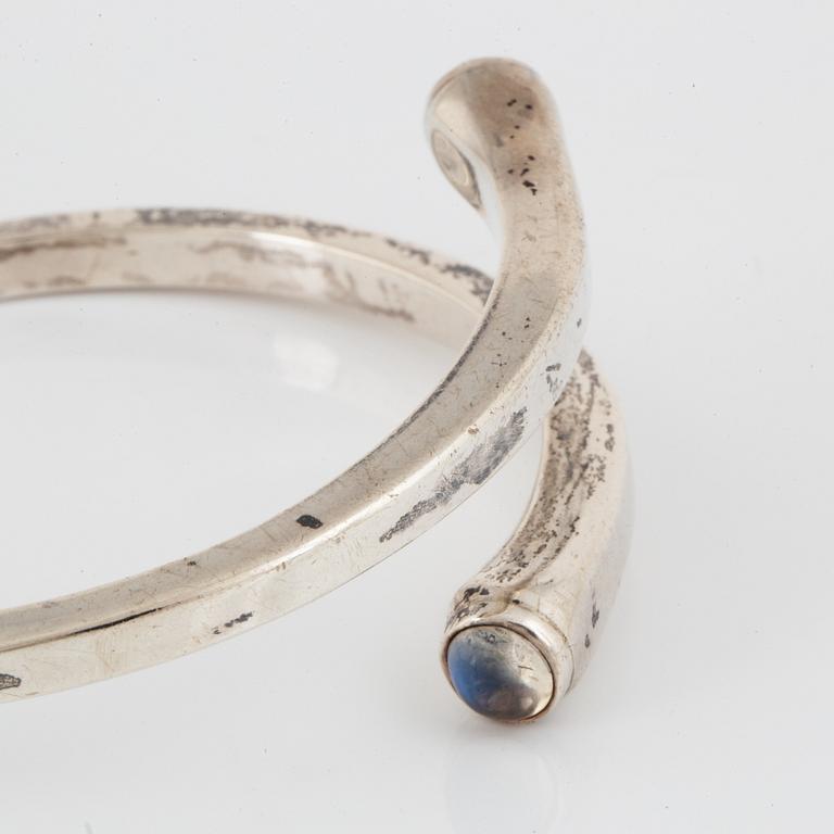 SVEN-ERIK HÖGBERG, Ring + Armring, silver med cabochonslipade stenar.